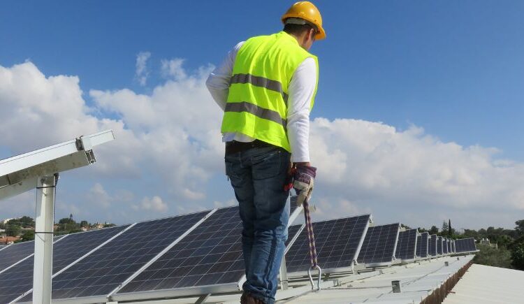Instalaciones Fotovoltaicas y autoconsumo. Tramitación de expediente. Riesgos.